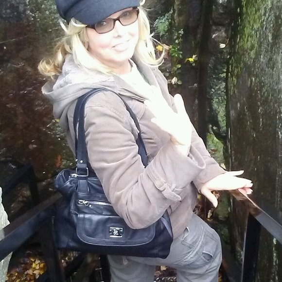 Meet your Posher, Janet - Picture 1 of 1